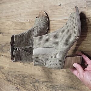 Toms Desert Taupe Diamond Perforated Peep Toe Bootie